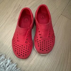 Native Kids Sneakers - Vibrant Red